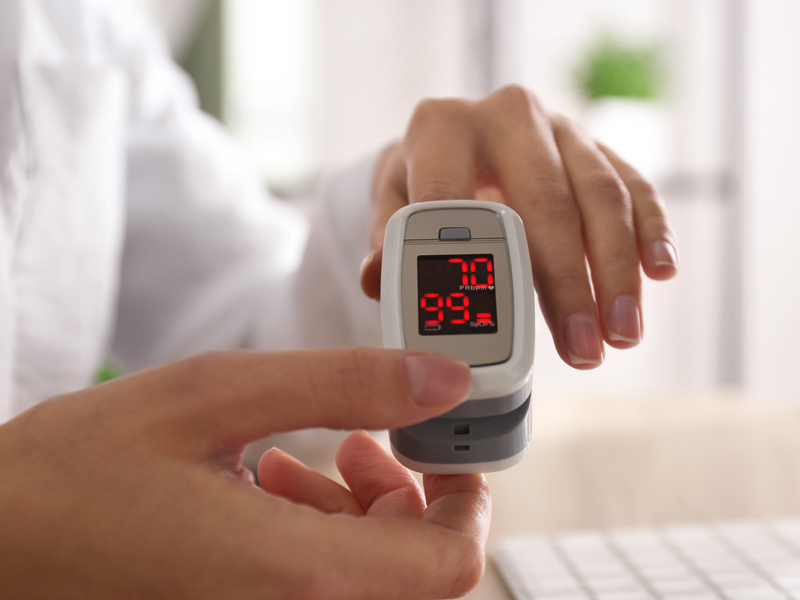 ¿Qué es un oxímetro y por qué tener uno en casa?